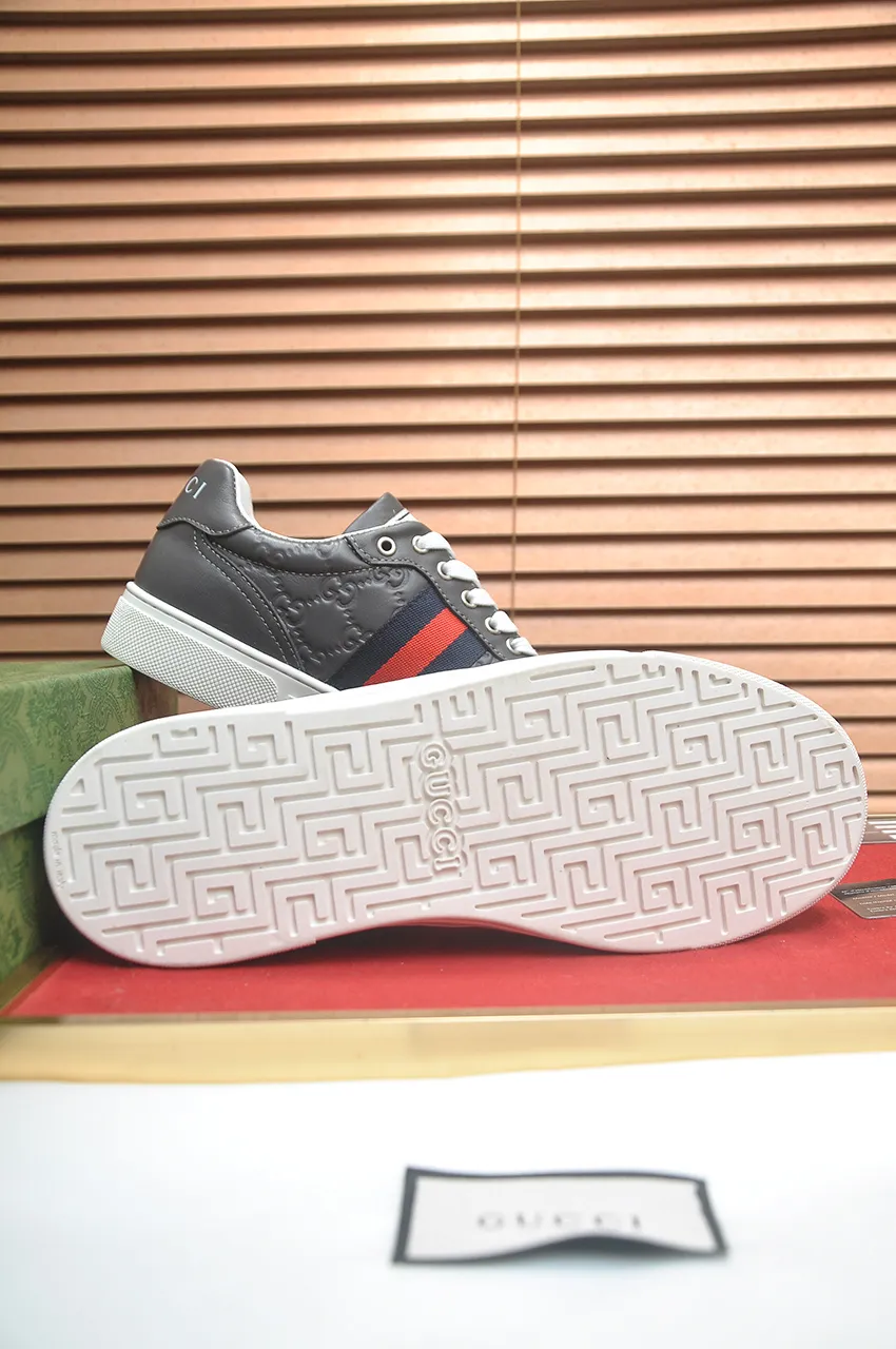 Men's shoes 💰480💶【GUCCI】1:1 men's sports shoes from the official website are now on the market. They are made of original silk cowhide + first-layer sheepskin lining, plus the original 1:1 comfortable outsole from the official website. Fashionable and versatile, super comfortable and breathable! Available in 2 colors: black, standard shoe size 38/45 (custom-made size 45 is non-refundable)